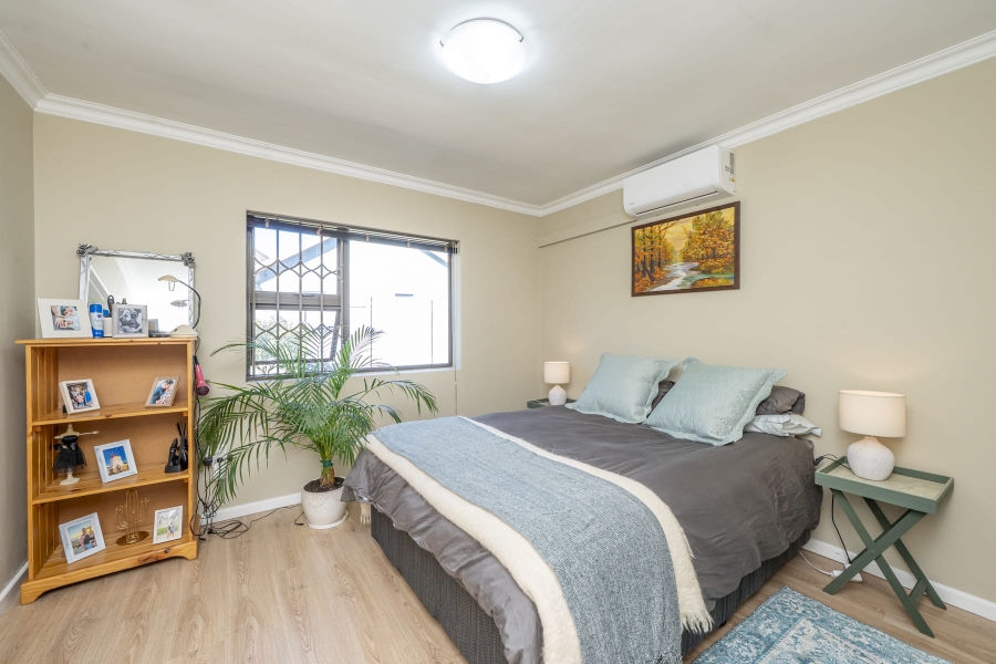 5 Bedroom Property for Sale in De Oude Spruit Western Cape